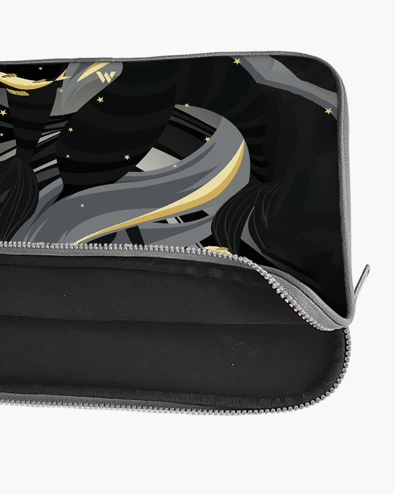 Lady Sunset MacBook / Laptop-Sleeve Mobile Case by CoverMeUp - Style 31