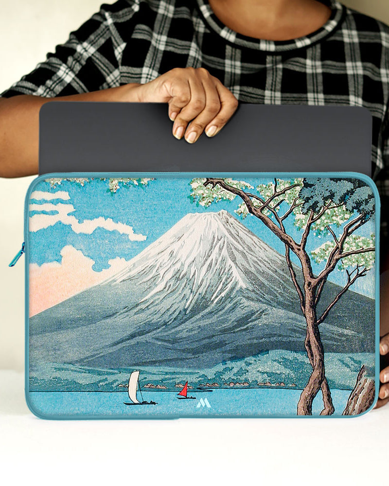 Mount Fuji from Lake Yamanaka [Hiroaki Takahashi] MacBook / Laptop-Sleeve Mobile Case by CoverMeUp - Style 29