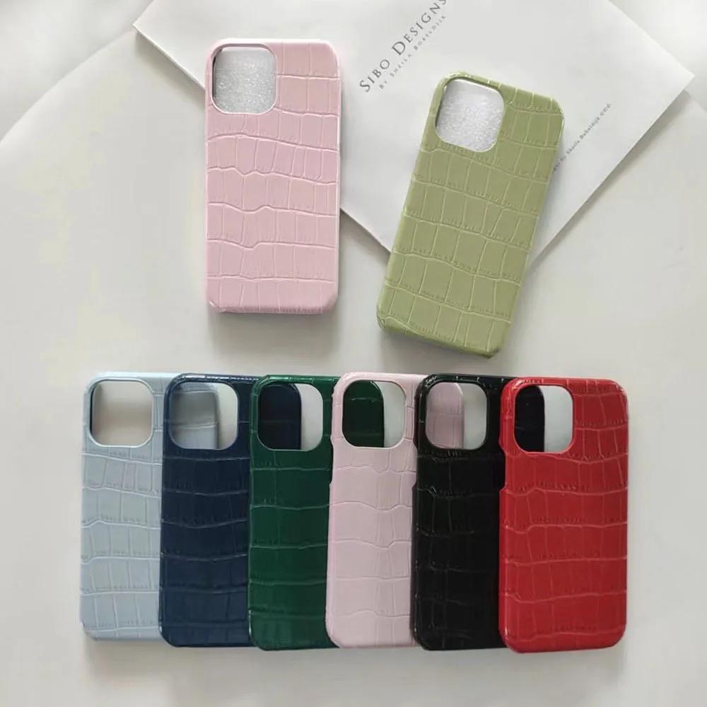 Protective Apple iPhone Back Cover - iPhone New Luxury Crocodile Leather Case With Custom Initial Name