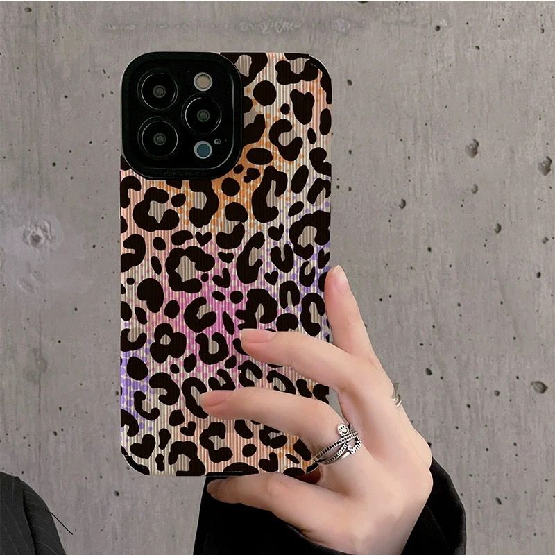 Protective Apple iPhone Back Cover - Shaded Leopard iPhone Textured Silicone Case - Style 2