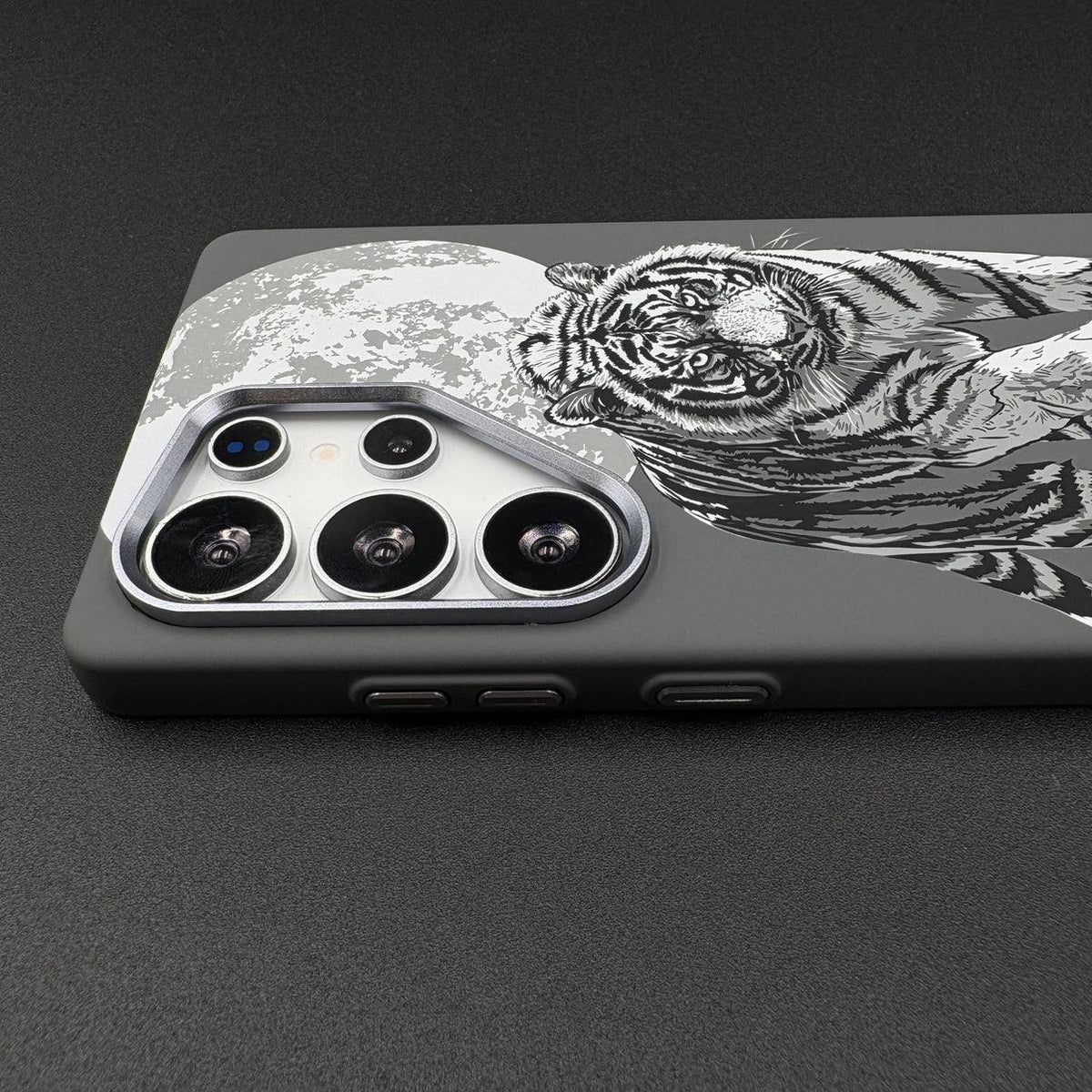 Luxo Carbon Texture Animal Series Magsafe