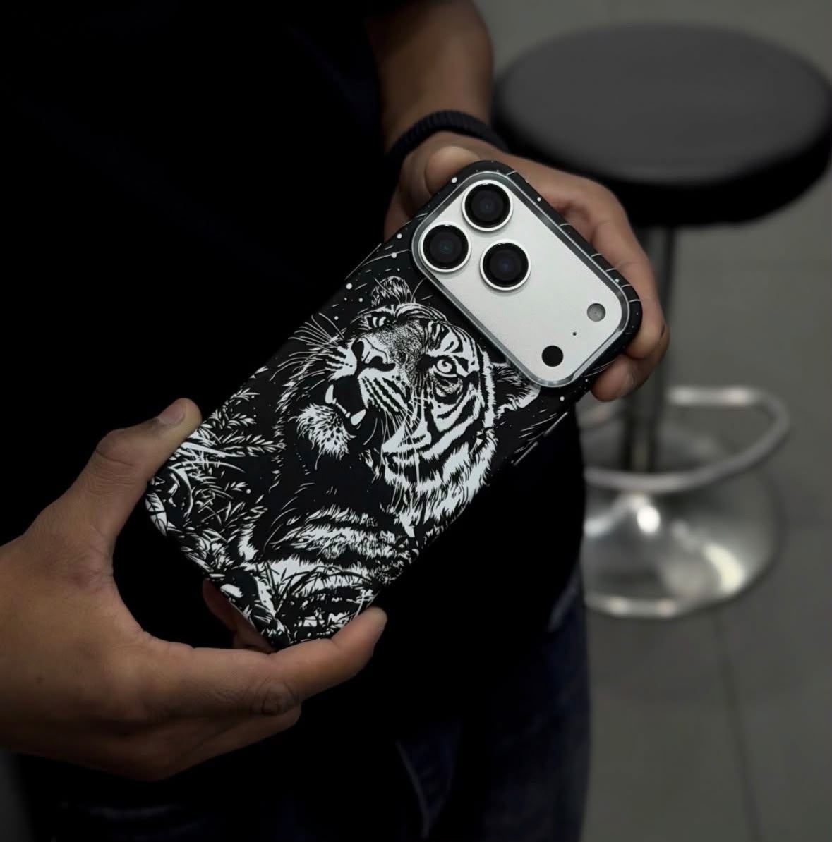 Luxo Carbon Texture Animal Series Magsafe