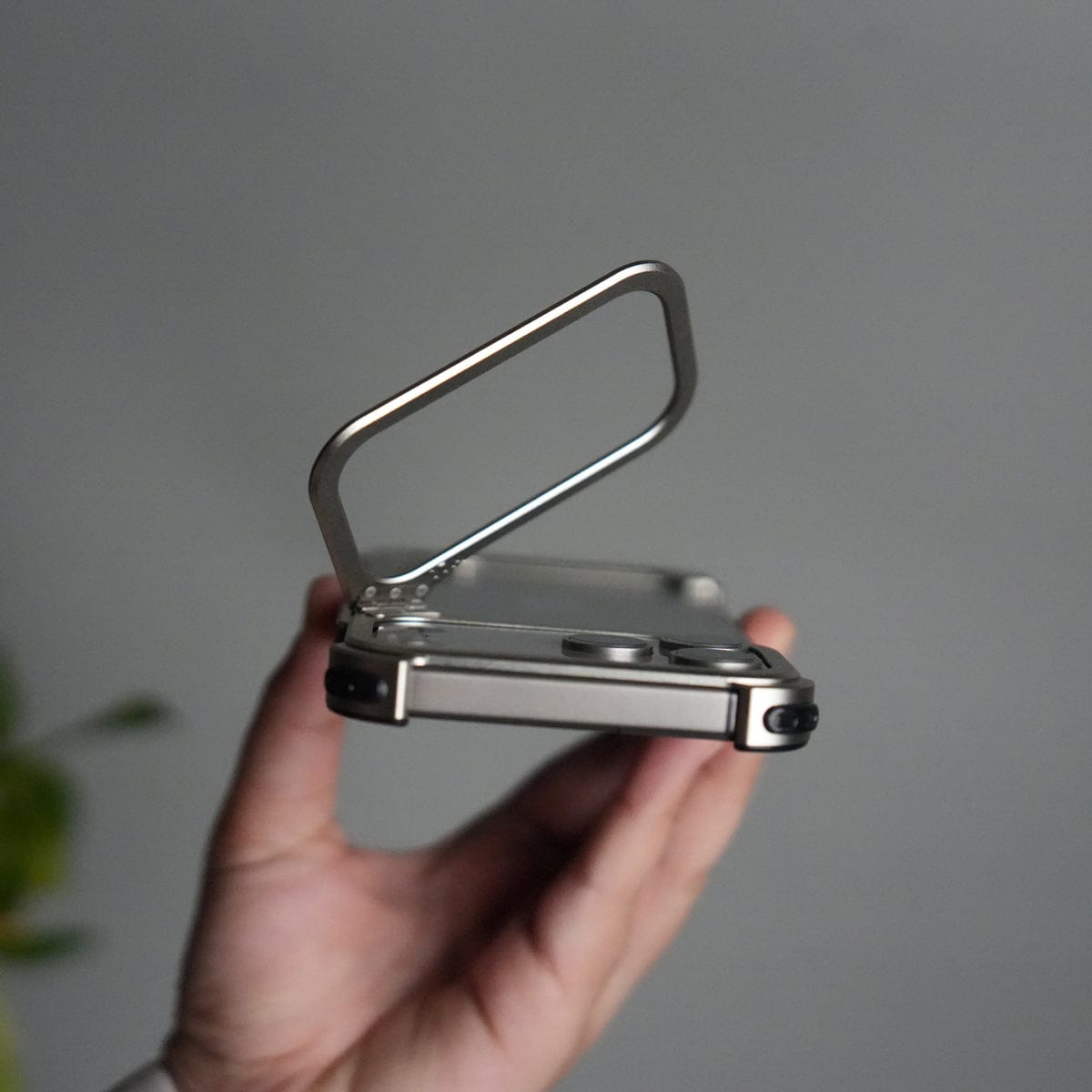 iPhone 17 Pro max 9-Shaped Frameless Metal Bumper Case with Hidden Lens Stand | Shockproof Aviation-Grade Alloy Frame