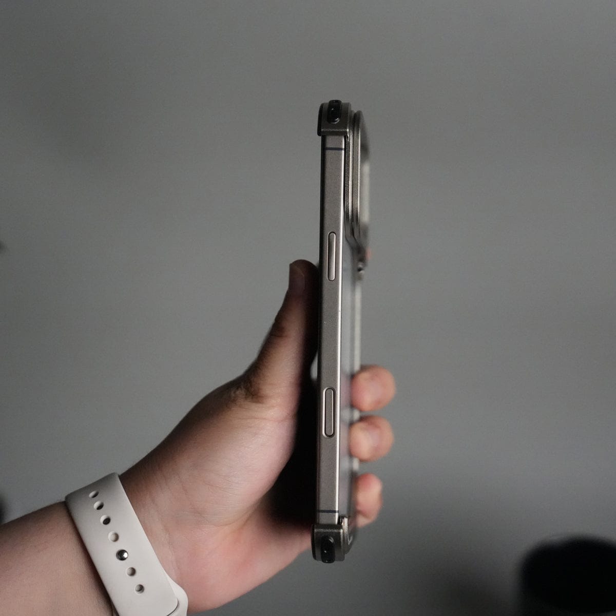 iPhone 17 Pro max 9-Shaped Frameless Metal Bumper Case with Hidden Lens Stand | Shockproof Aviation-Grade Alloy Frame