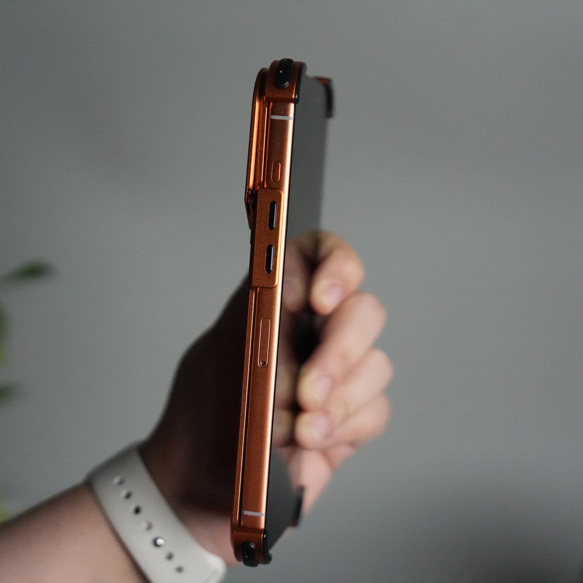 iPhone 17 Pro max 9-Shaped Frameless Metal Bumper Case with Hidden Lens Stand | Shockproof Aviation-Grade Alloy Frame