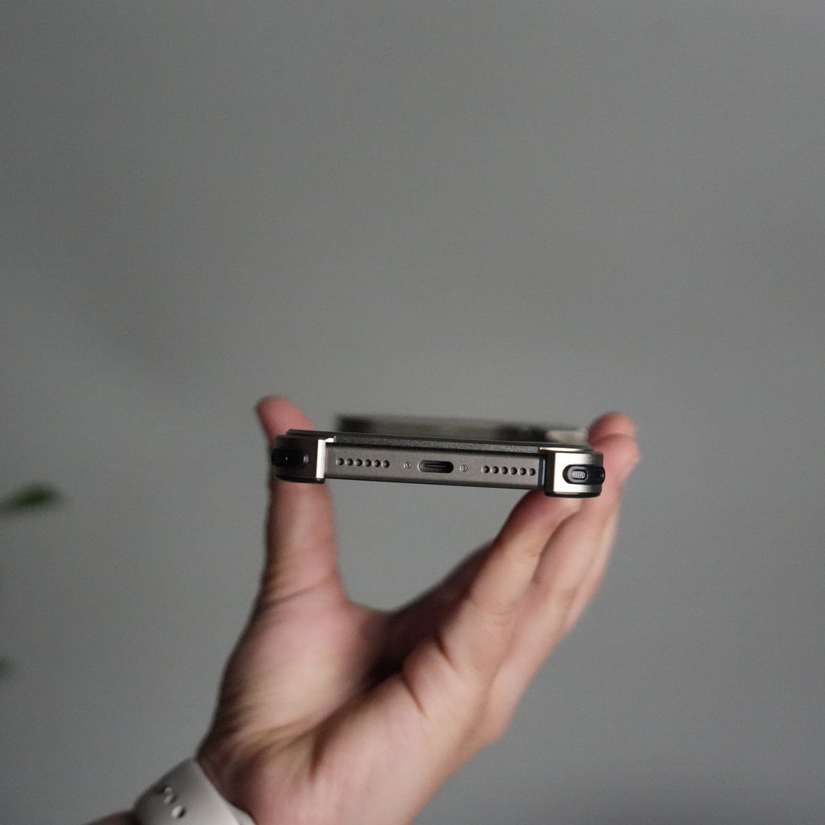 iPhone 17 Pro max 9-Shaped Frameless Metal Bumper Case with Hidden Lens Stand | Shockproof Aviation-Grade Alloy Frame