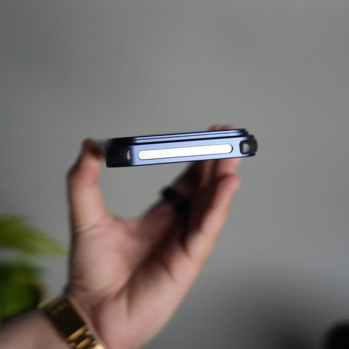 iPhone 17 Series Frosted Frameless Metal Kickstand Case | BLUE