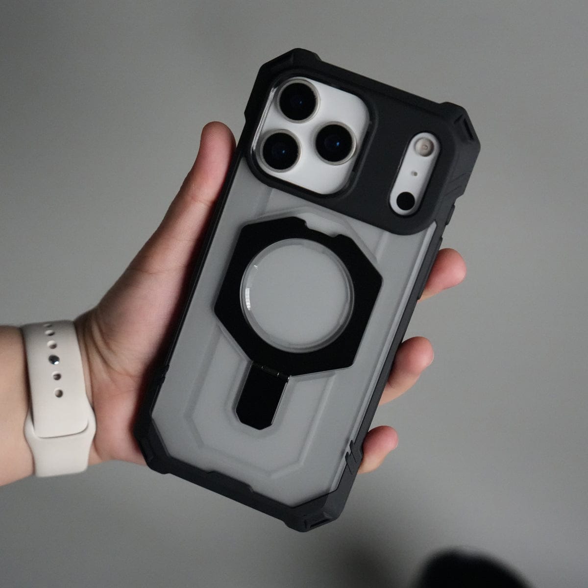 iPhone 17 Pro Max – Rugged Armor MagSafe Case with Metal Kickstand