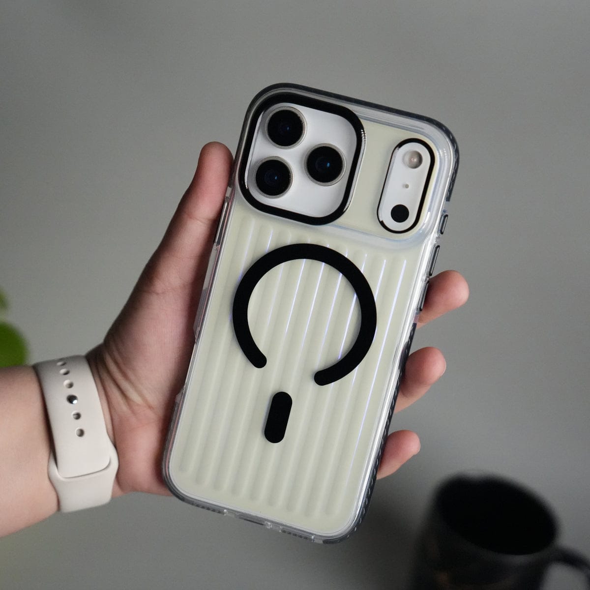 iPhone 17 Pro Max Transparent MagSafe Suitcase Design Case Back Cover