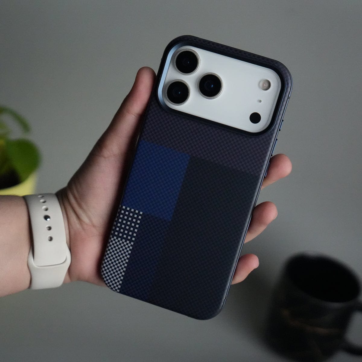 iPhone 17 Pro Max Carbon Fiber Texture Design Side Bumper MagSafe Case Cover