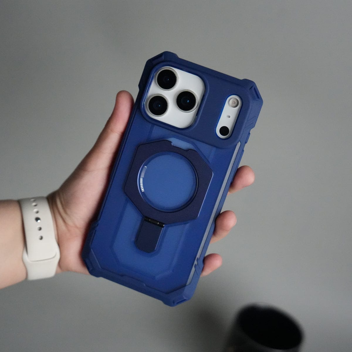 iPhone 17 Pro Max – Rugged Armor MagSafe Case with Metal Kickstand