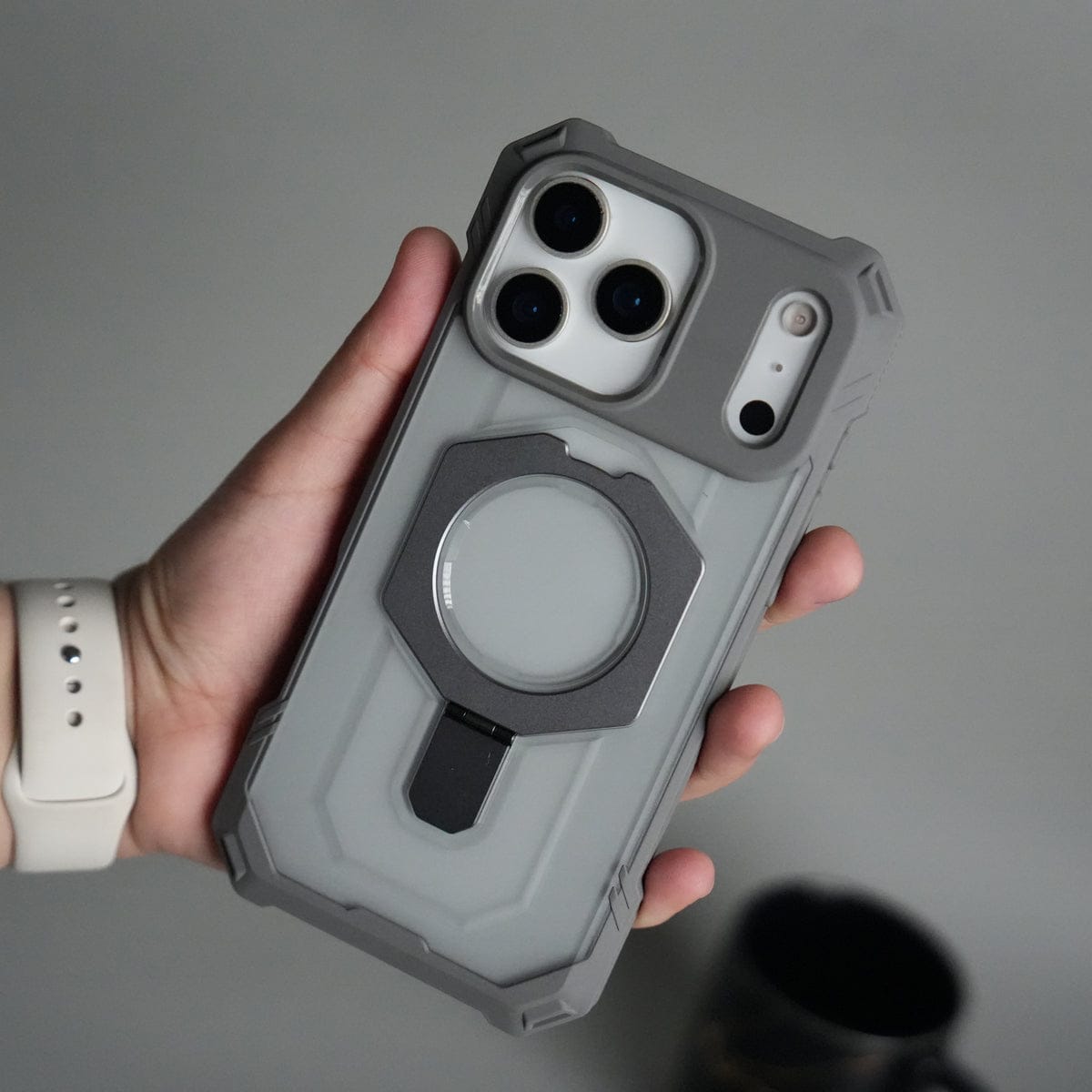 iPhone 17 Pro Max – Rugged Armor MagSafe Case with Metal Kickstand