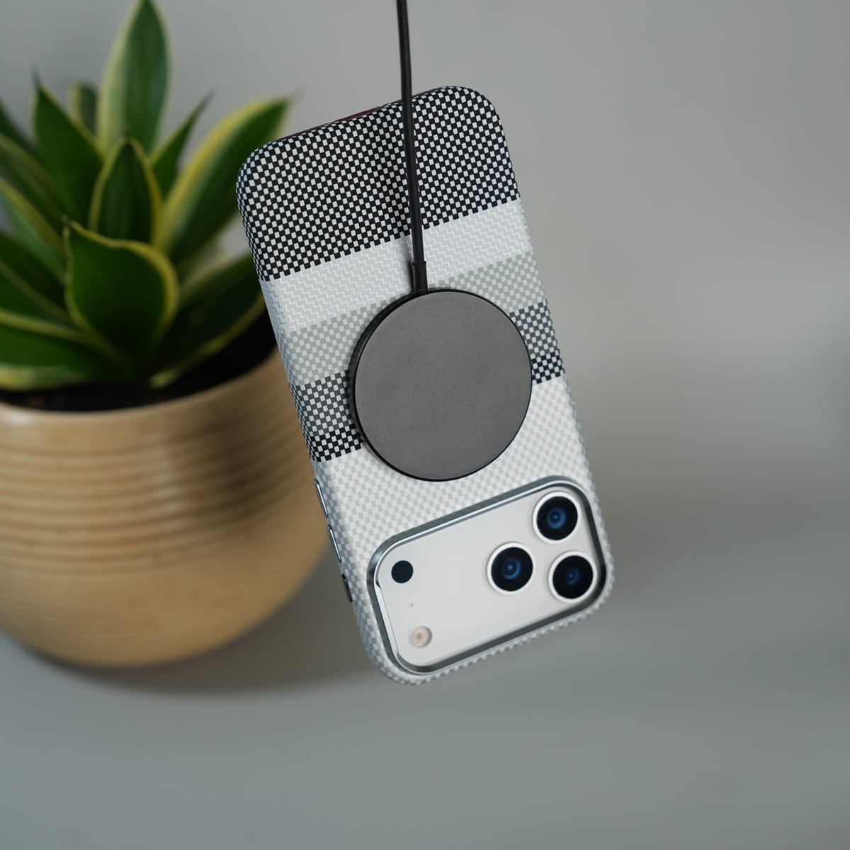 iPhone 17 Pro Max Carbon Fiber Texture Design Hard Pc MagSafe Case Cover GrayBlackLine Design