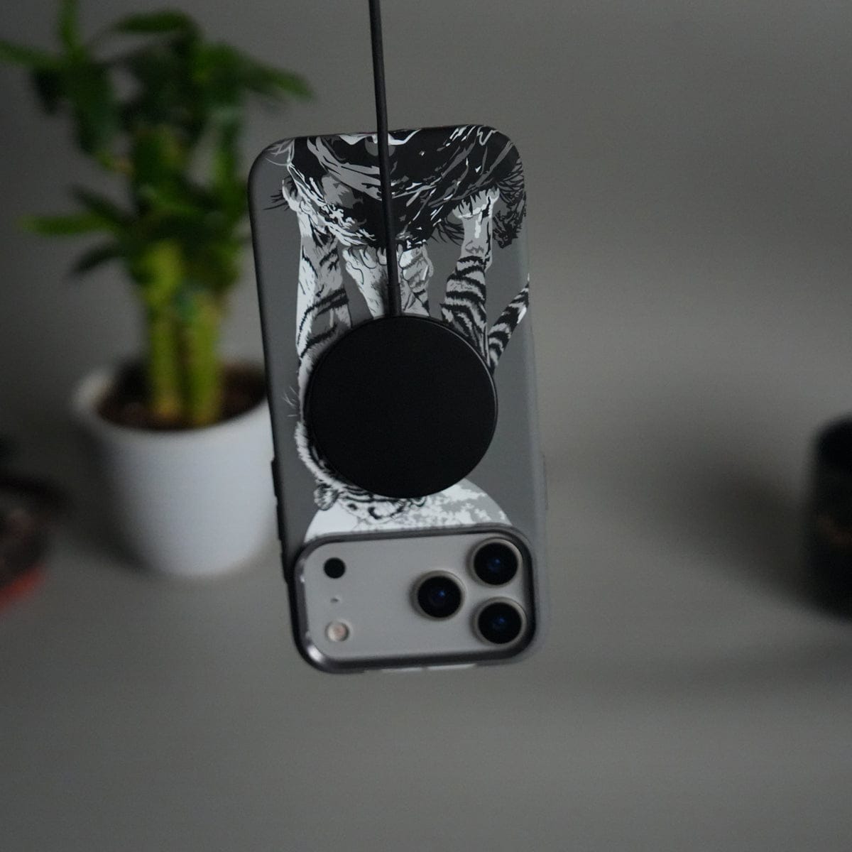 iPhone 17 Pro Max Carbon Fiber Texture Design Hard Pc MagSafe Case Cover GrayTiger
