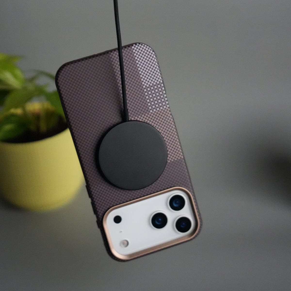 iPhone 17 Pro Max Carbon Fiber Texture Design Side Bumper MagSafe Case Cover