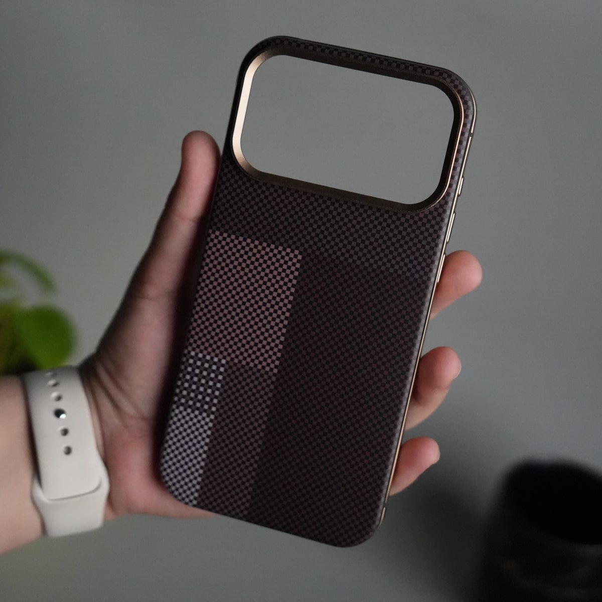 iPhone 17 Pro Max Carbon Fiber Texture Design Side Bumper MagSafe Case Cover