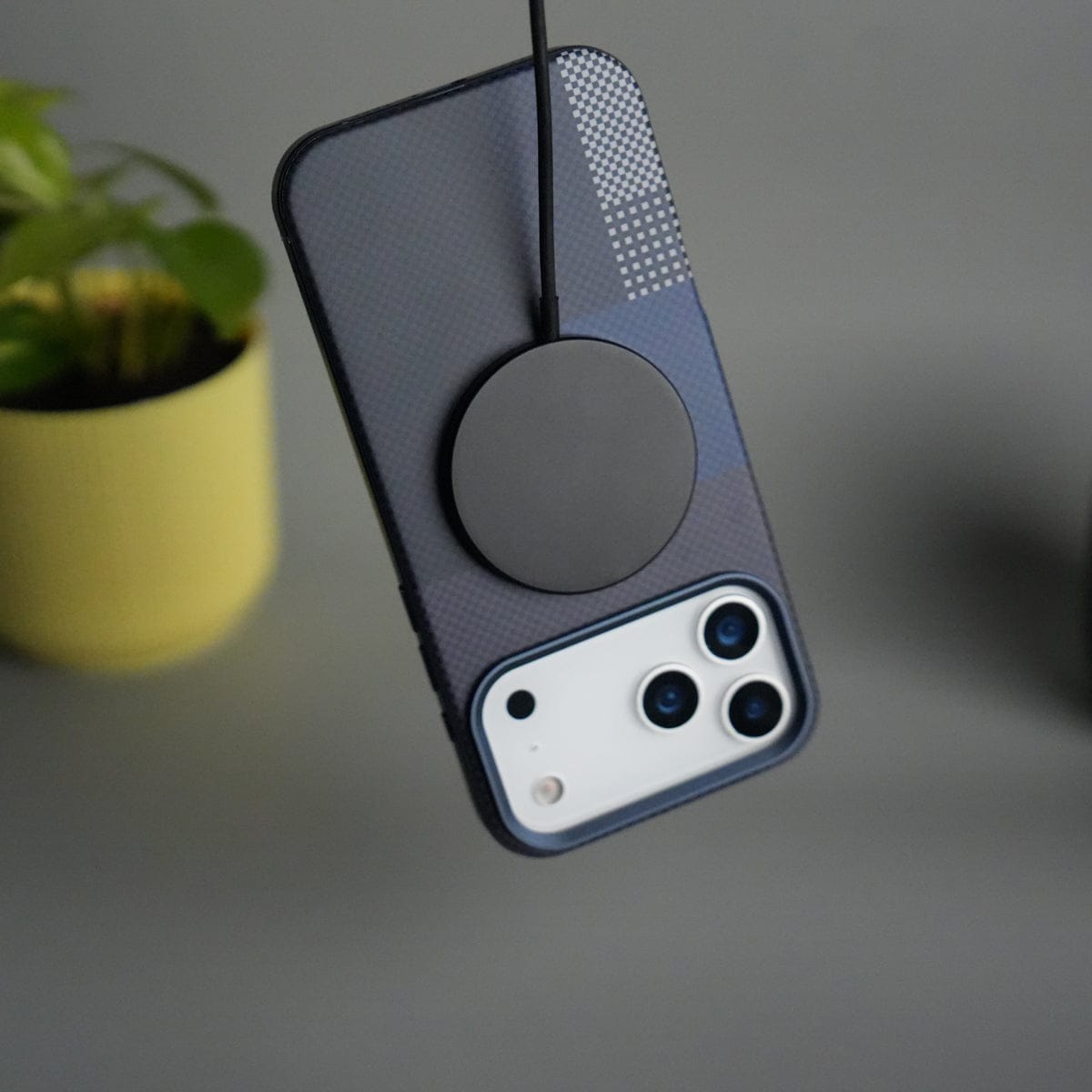 iPhone 17 Pro Max Carbon Fiber Texture Design Side Bumper MagSafe Case Cover