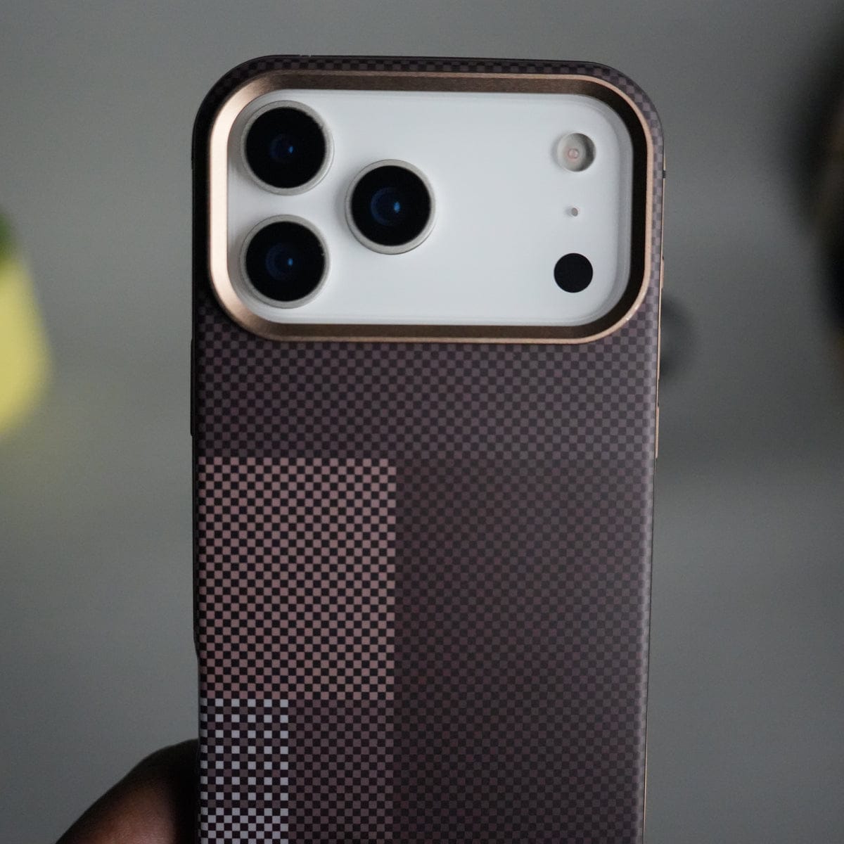 iPhone 17 Pro Max Carbon Fiber Texture Design Side Bumper MagSafe Case Cover