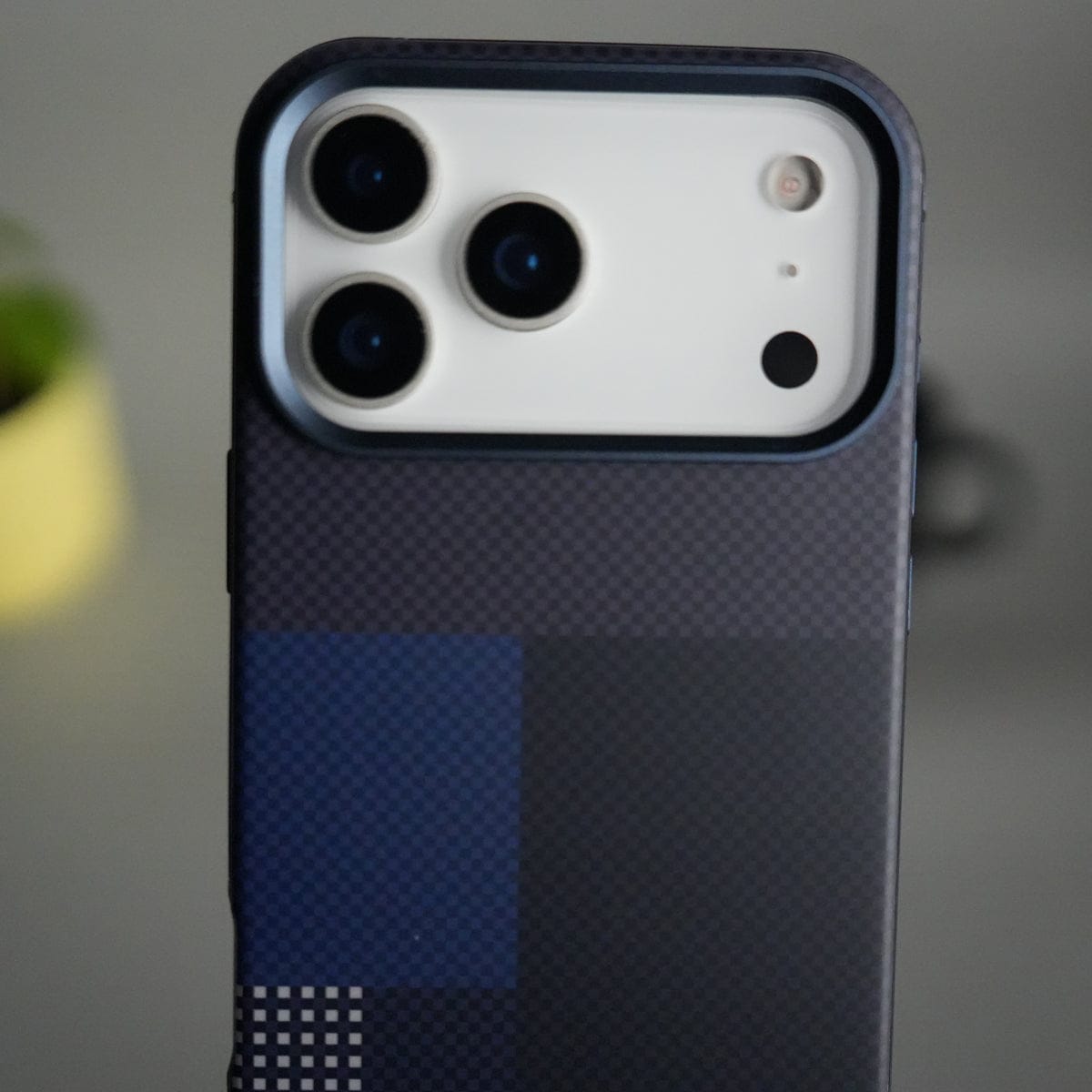 iPhone 17 Pro Max Carbon Fiber Texture Design Side Bumper MagSafe Case Cover