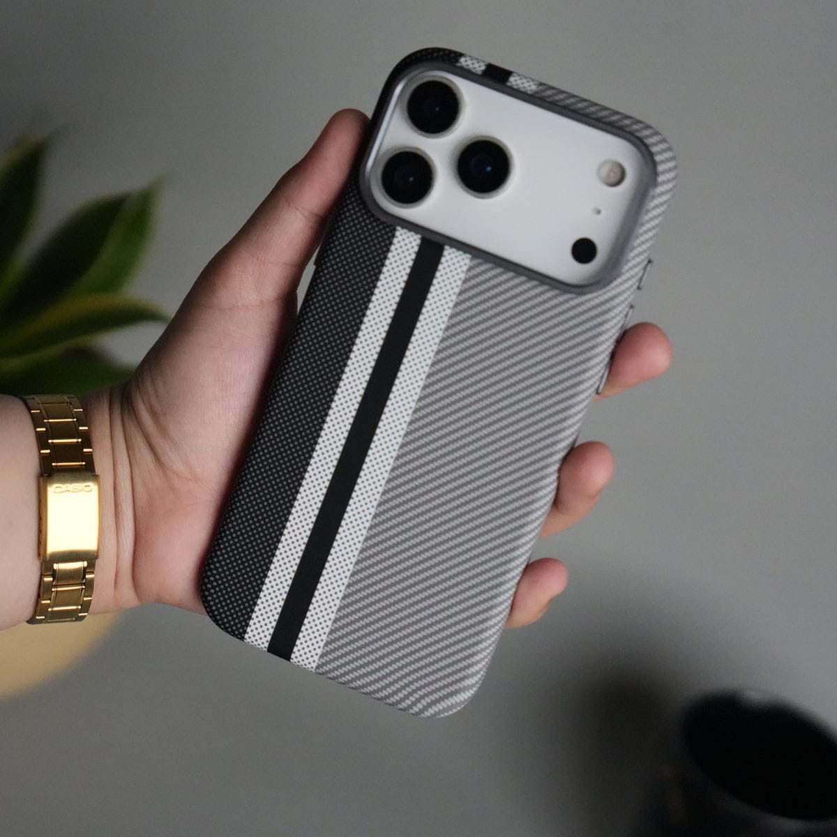 iPhone 17 Series Carbon Fiber Texture Aramid Design Hard Pc MagSafe Cover | Stripe Design