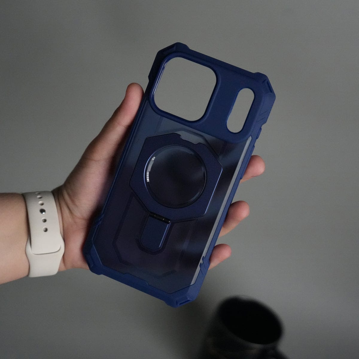 iPhone 17 Pro Max – Rugged Armor MagSafe Case with Metal Kickstand