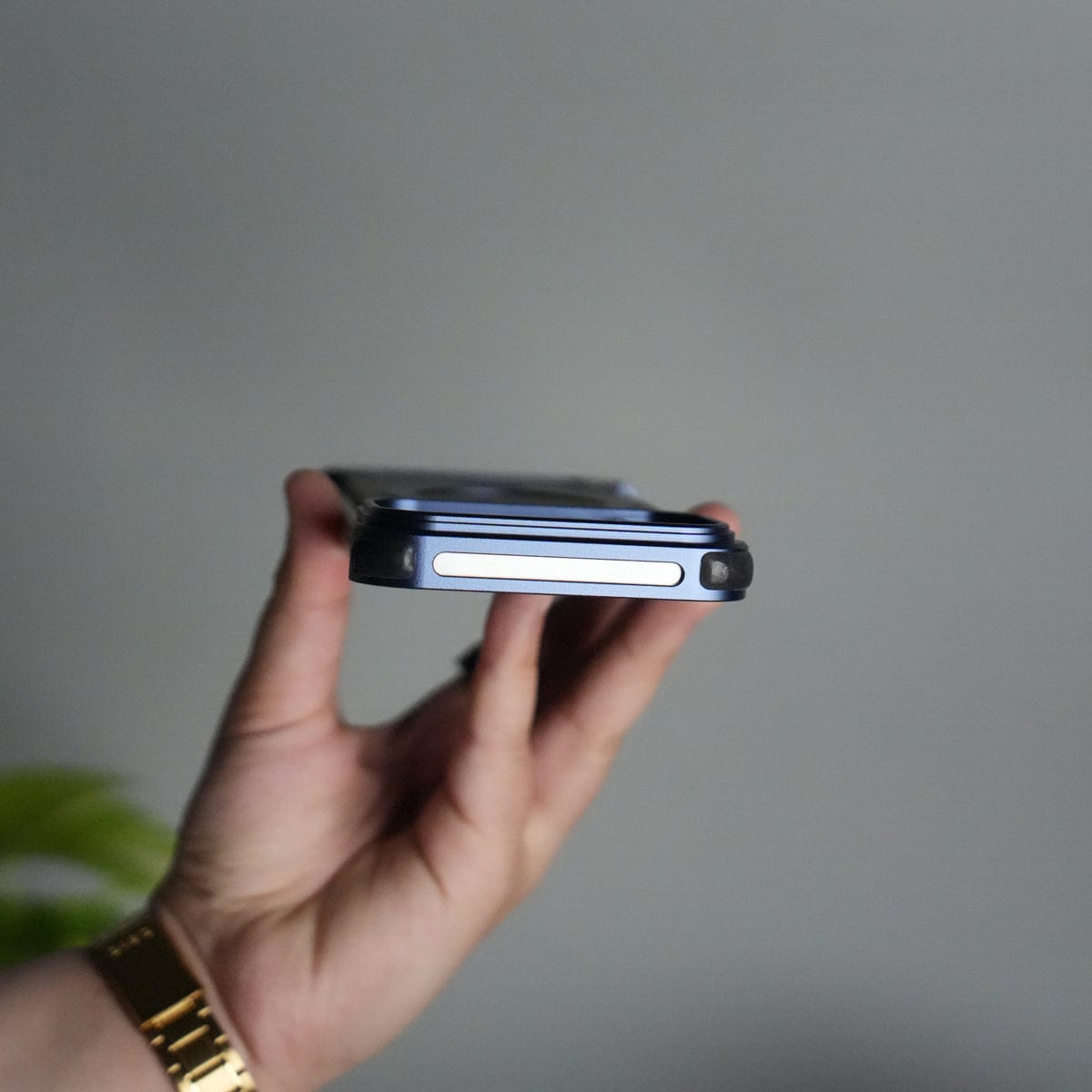 iPhone 17 Series Carbon Fiber Design Frameless Metal Kickstand Case | Blue frame