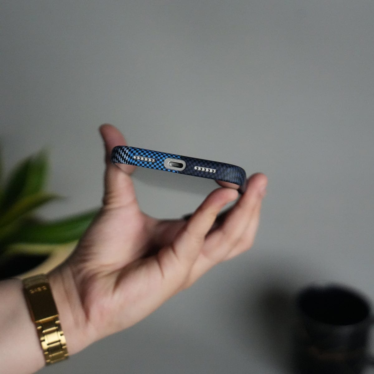 iPhone 17 Series Carbon Fiber Texture Aramid Design Hard Pc MagSafe Cover | BlueMix Design