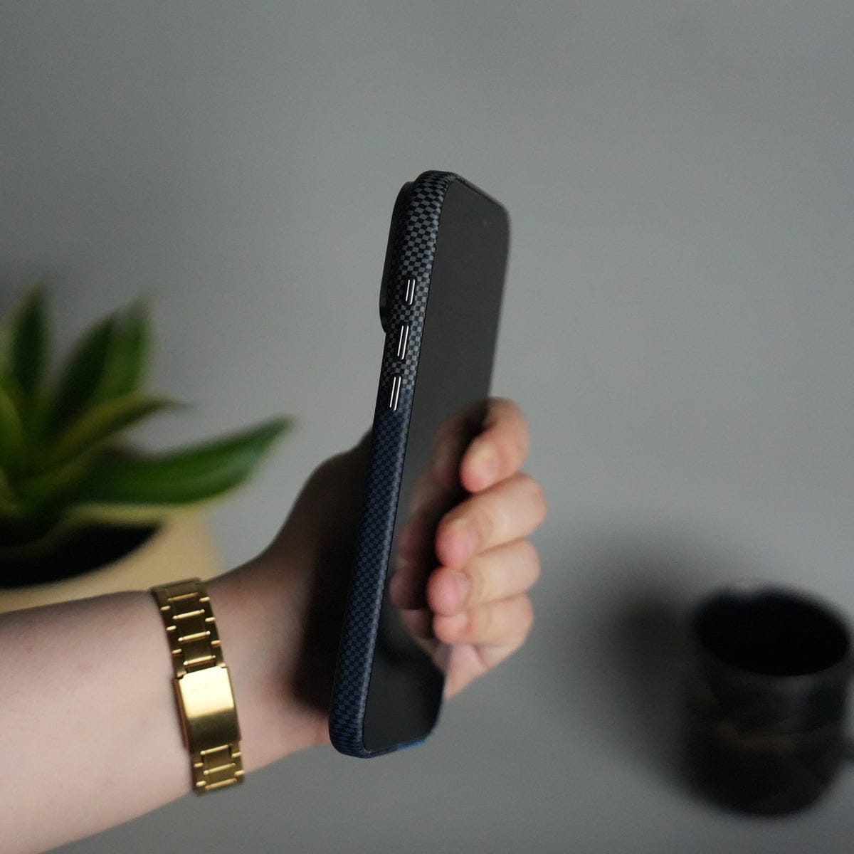 iPhone 17 Series Carbon Fiber Texture Aramid Design Hard Pc MagSafe Cover | BlueMix Design