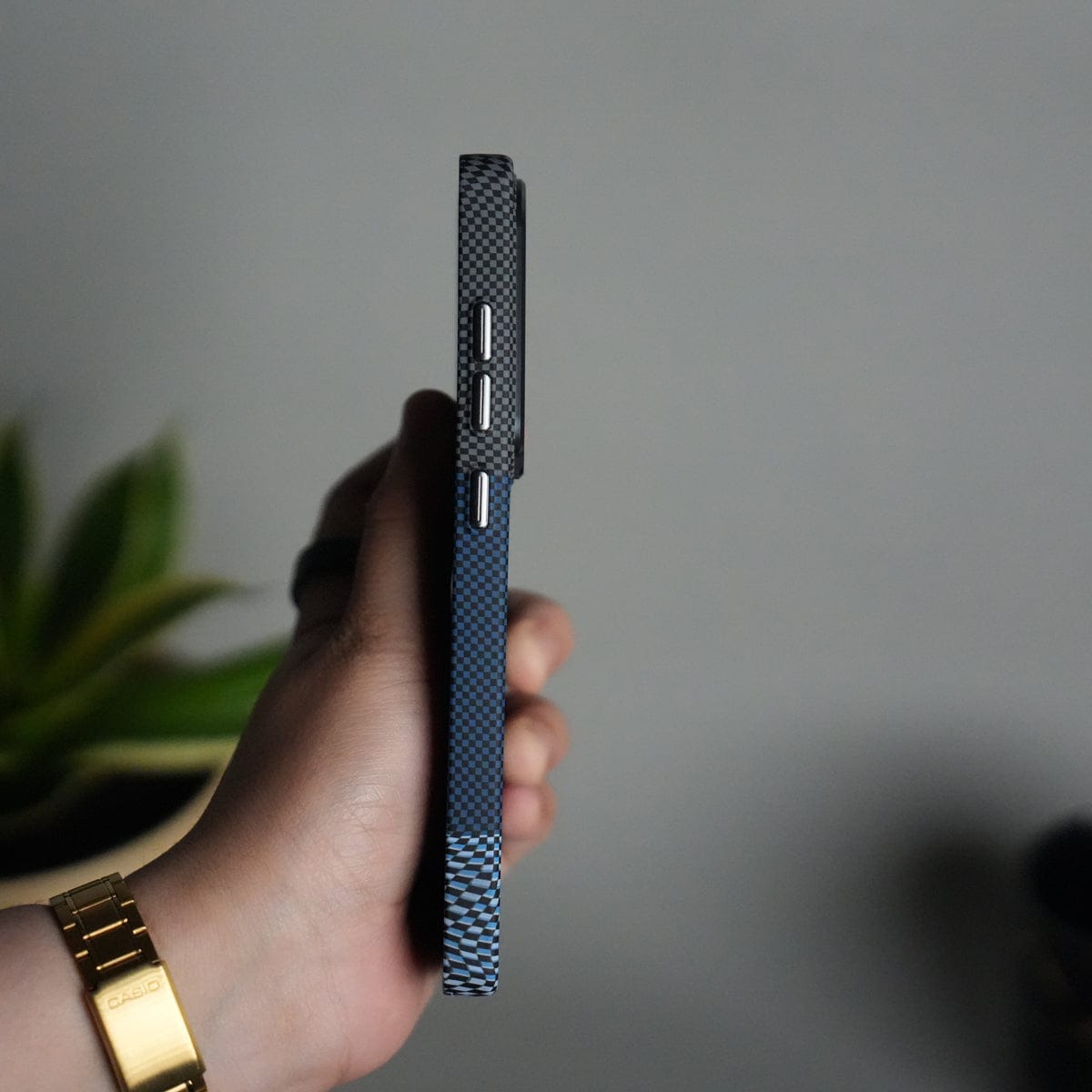 iPhone 17 Series Carbon Fiber Texture Aramid Design Hard Pc MagSafe Cover | BlueMix Design
