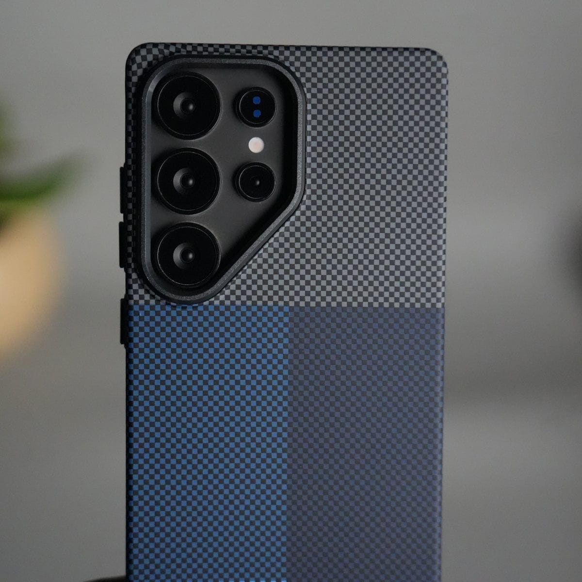 iPhone 17 Series Carbon Fiber Texture Aramid Design Hard Pc MagSafe Cover | BlueMix Design