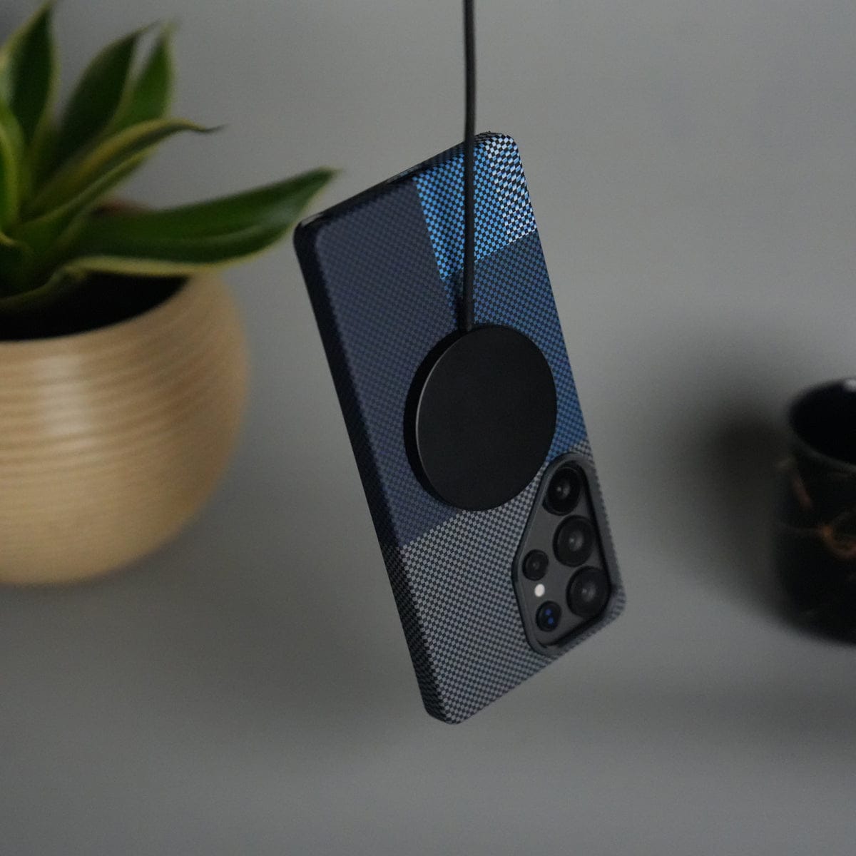 iPhone 17 Series Carbon Fiber Texture Aramid Design Hard Pc MagSafe Cover | BlueMix Design