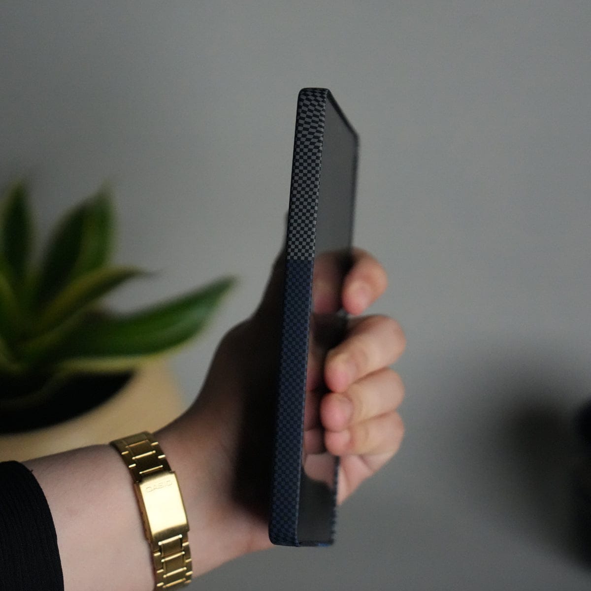 iPhone 17 Series Carbon Fiber Texture Aramid Design Hard Pc MagSafe Cover | BlueMix Design