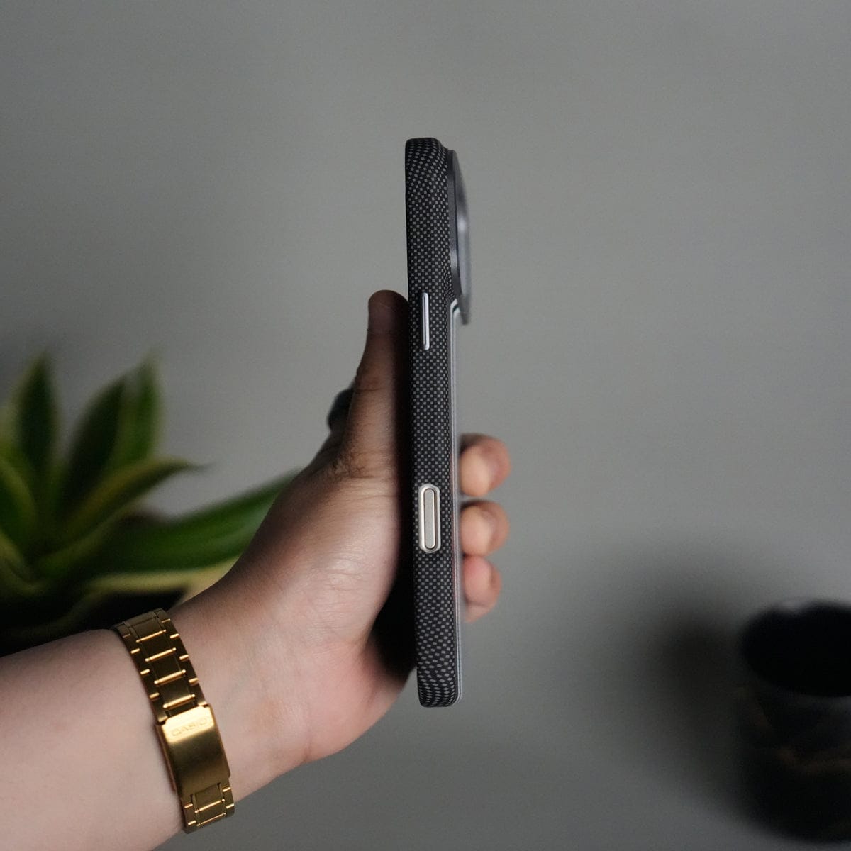 iPhone 17 Series Carbon Fiber Texture Aramid Design Hard Pc MagSafe Cover | Stripe Design