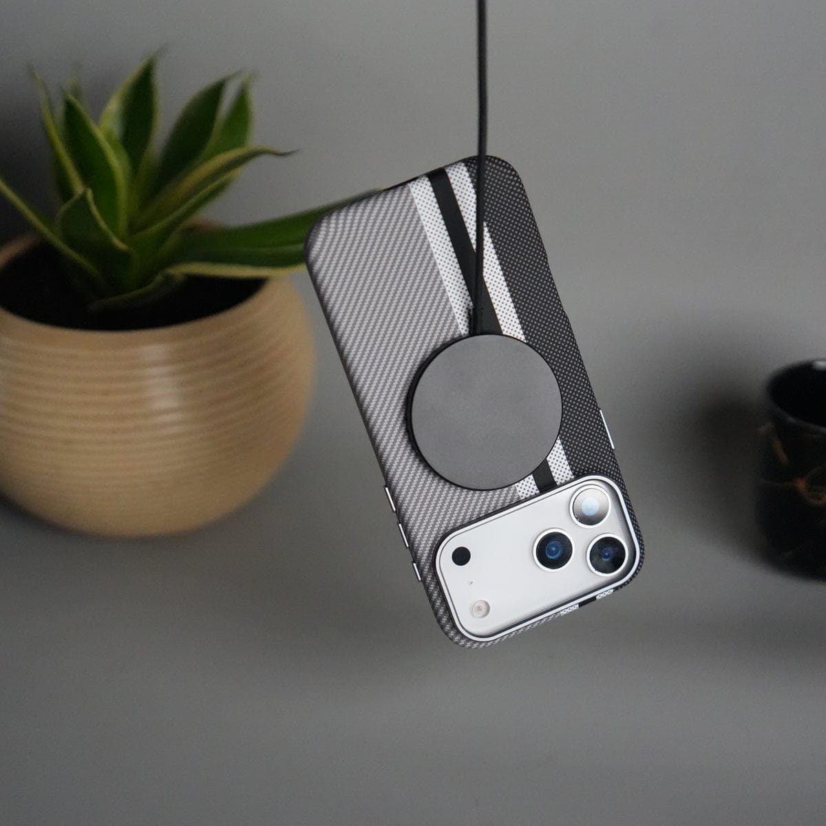 iPhone 17 Series Carbon Fiber Texture Aramid Design Hard Pc MagSafe Cover | Stripe Design