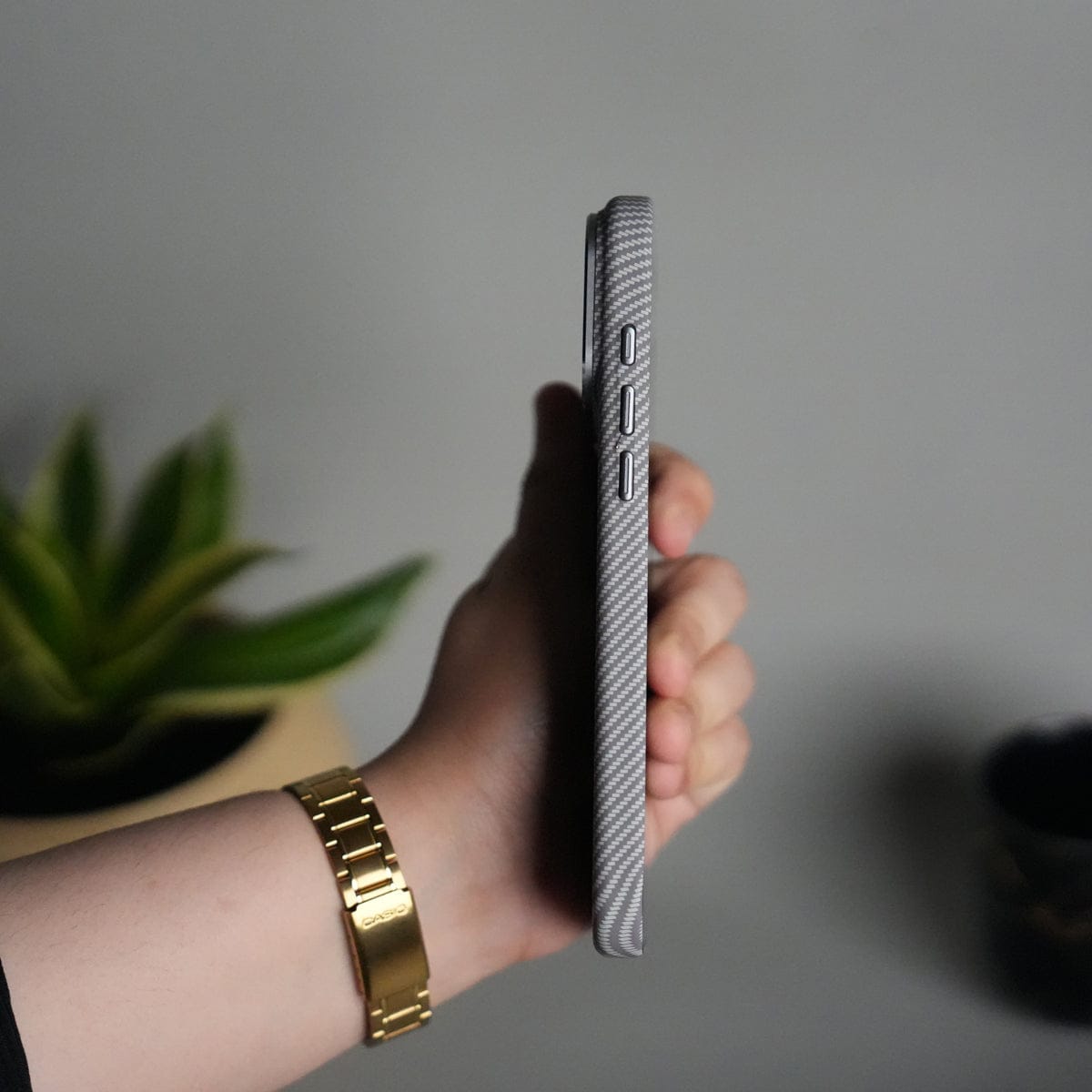 iPhone 17 Series Carbon Fiber Texture Aramid Design Hard Pc MagSafe Cover | Stripe Design