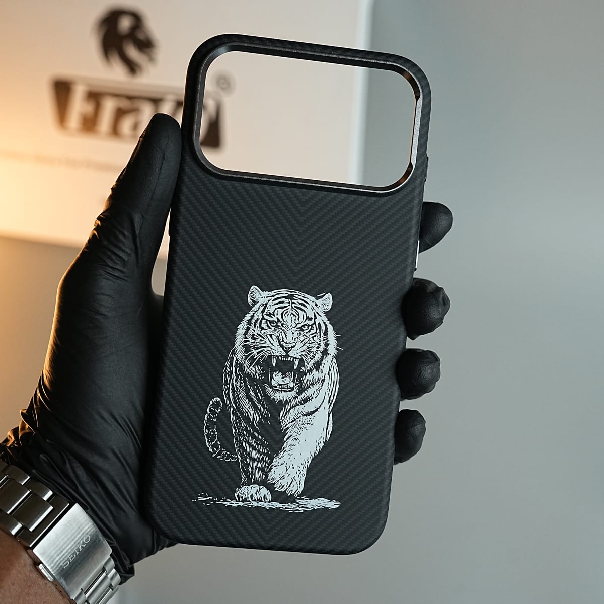 iPhone 17 Series Premium Aramid Fiber Tiger Magnetic Case