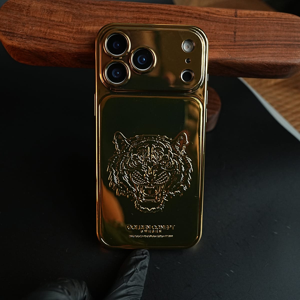 Premium Gold Shine Tiger Face for iPhone 17 Series | Protective Case