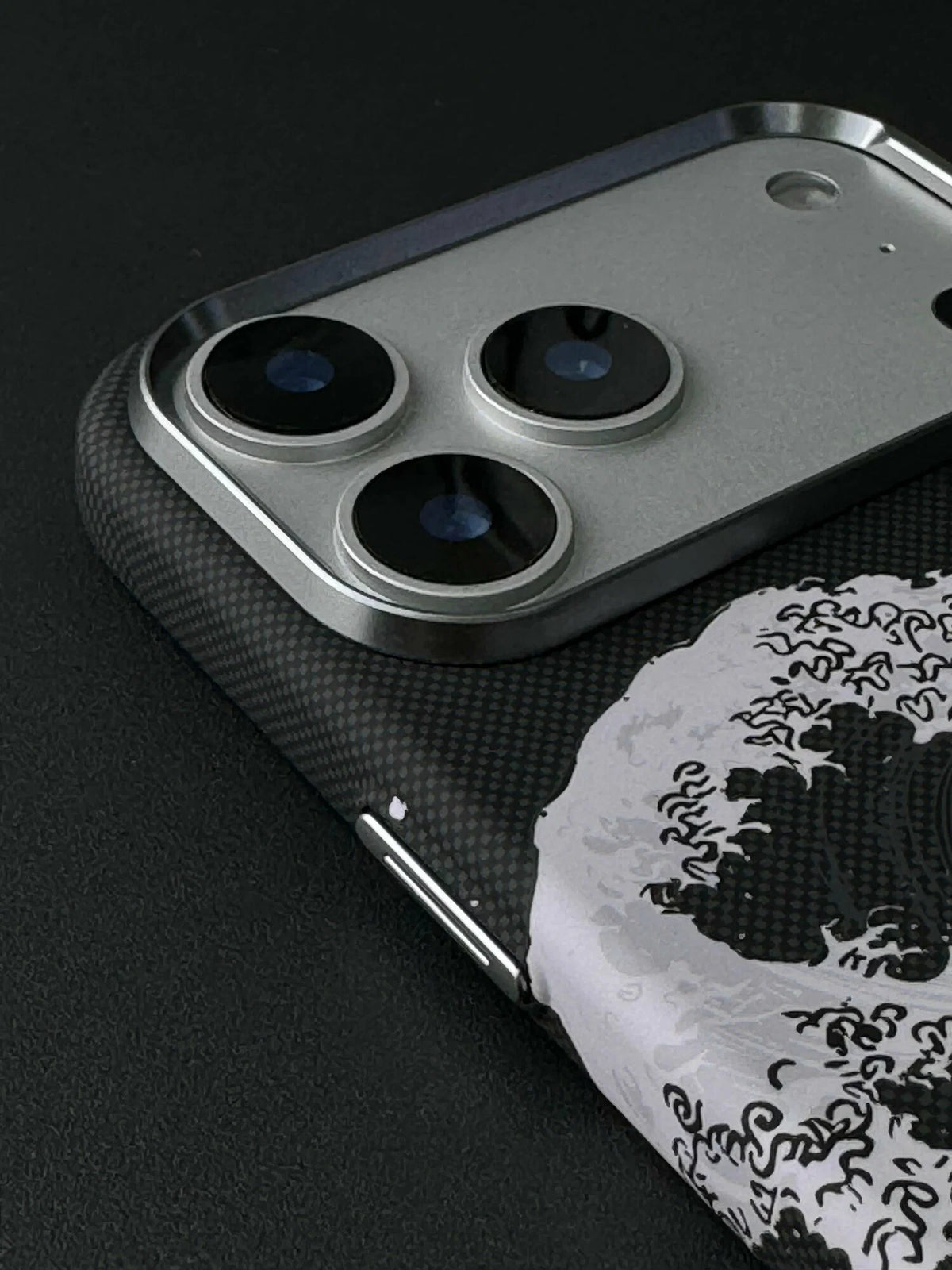 Luxo Seawaves Design Carbon Magsafe Case for iPhone Series