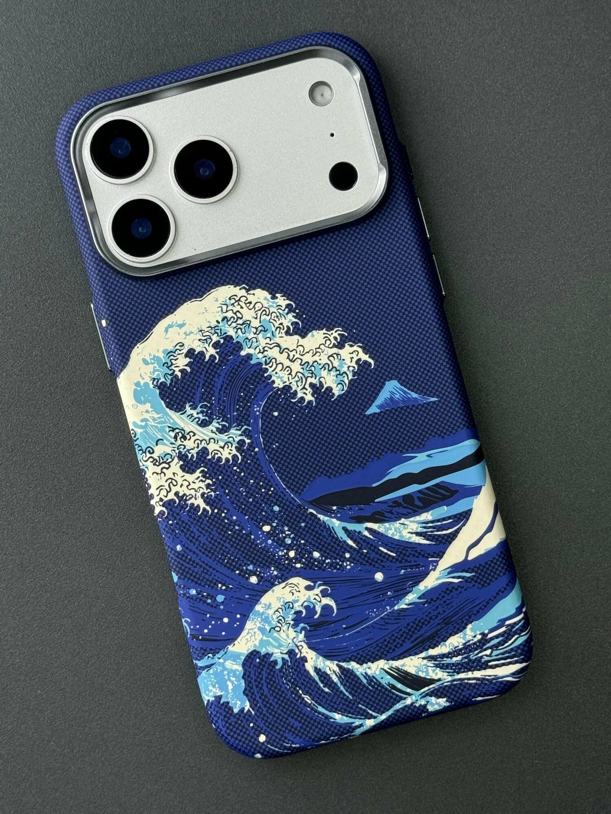 Luxo Seawaves Design Carbon Magsafe Case for iPhone Series