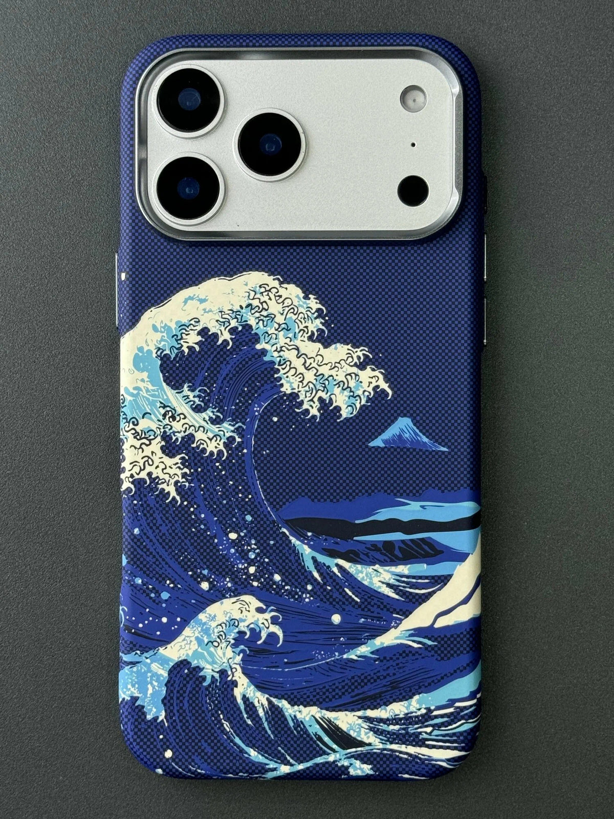 Luxo Seawaves Design Carbon Magsafe Case for iPhone Series