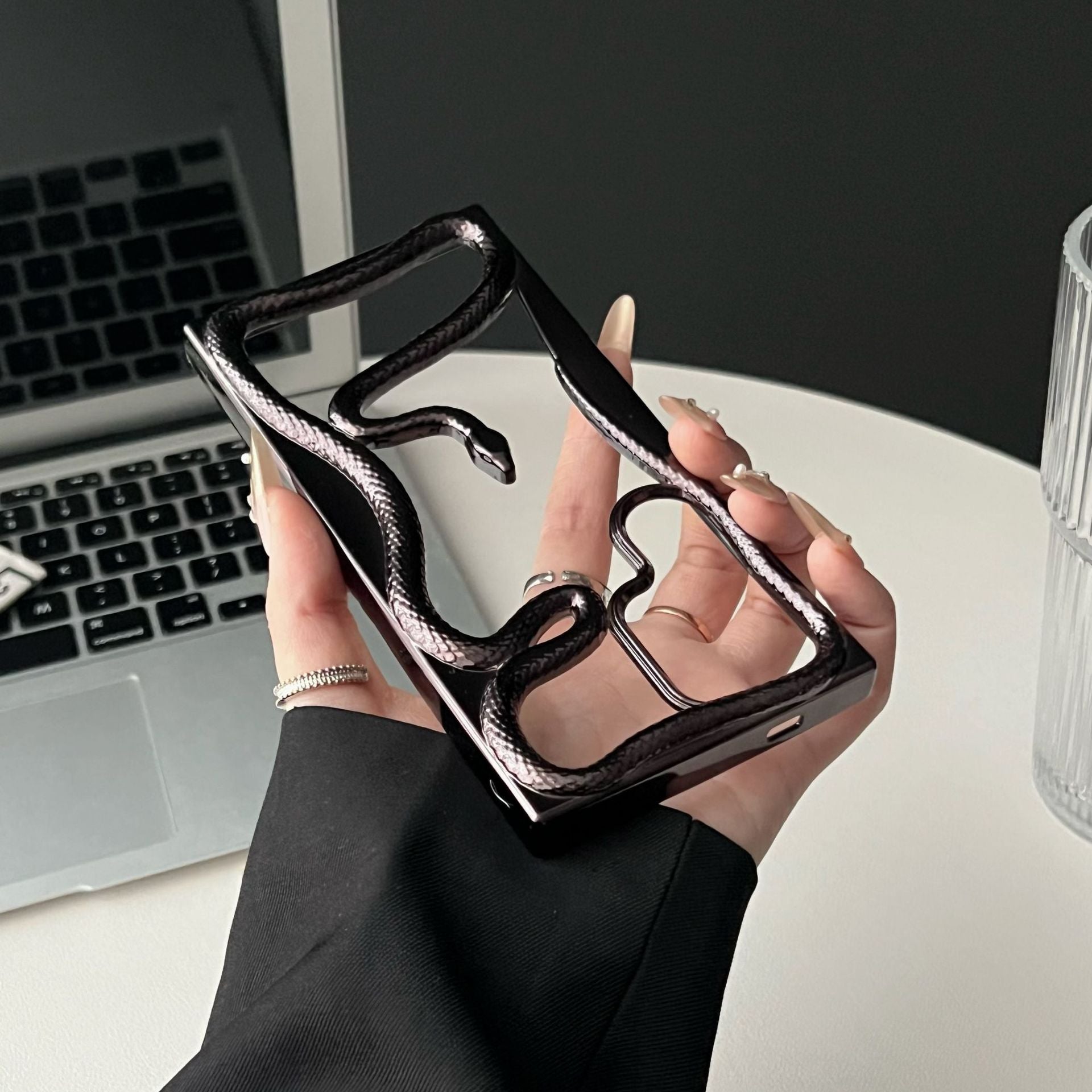 serpent-shadow-frosted-hollow-shell-case-samsung