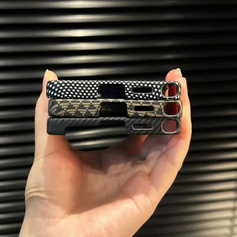 sunset-grid-carbon-weave-magsafe-case