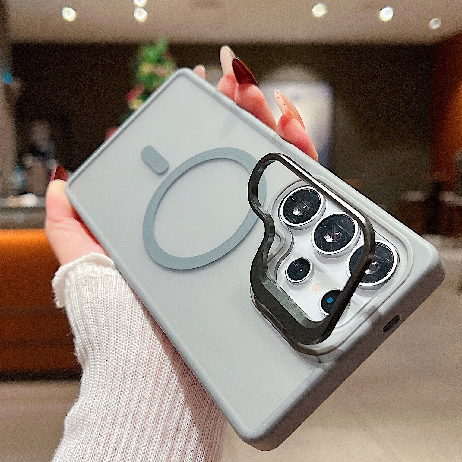 supreme-feel-magnetic-lens-lock-kickstand-case-samsung